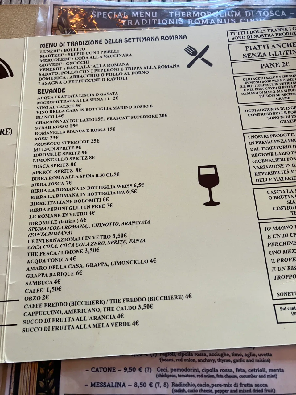 イタリア語の料理名が並ぶレストランのメニュー